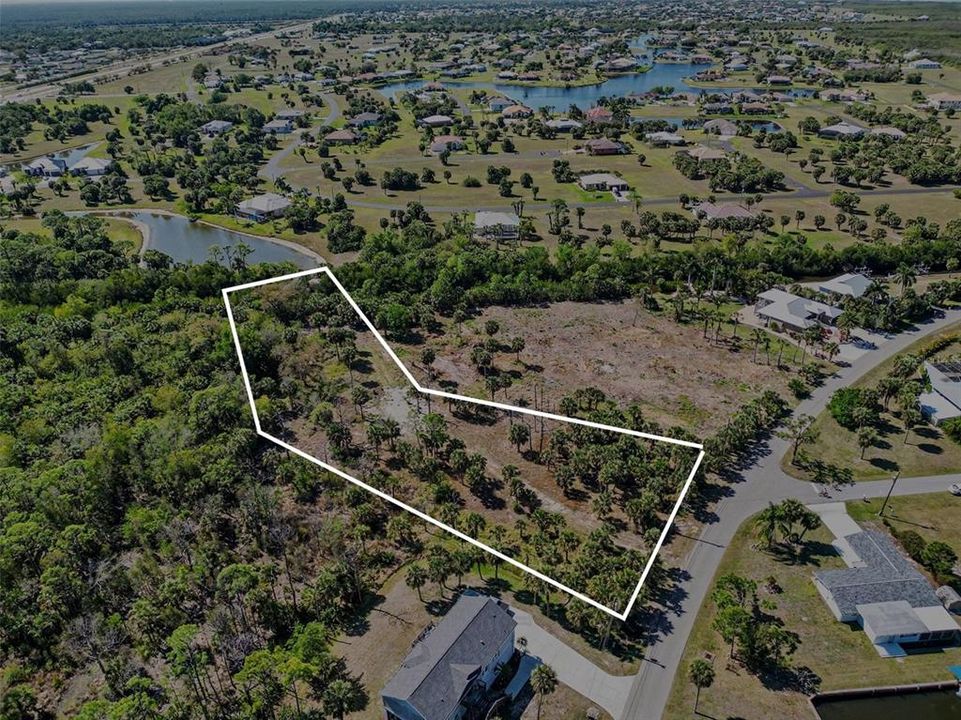 待售: $299,900 (1.64 acres)