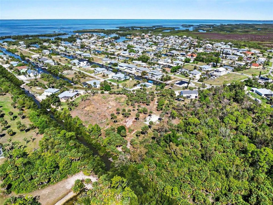 待售: $299,900 (1.64 acres)