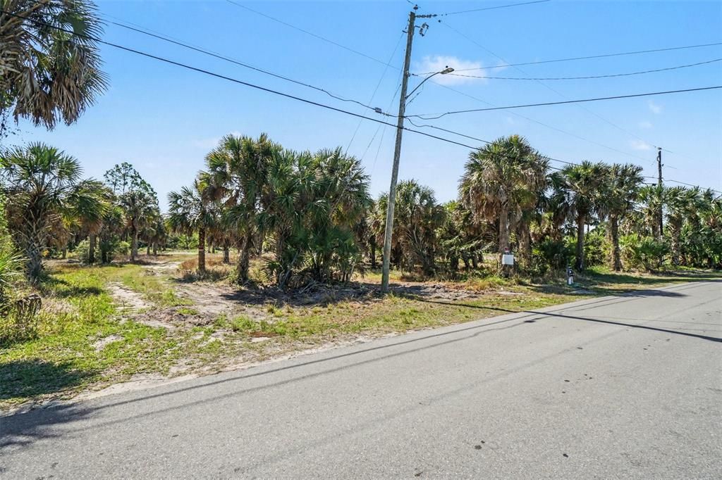 待售: $299,900 (1.64 acres)