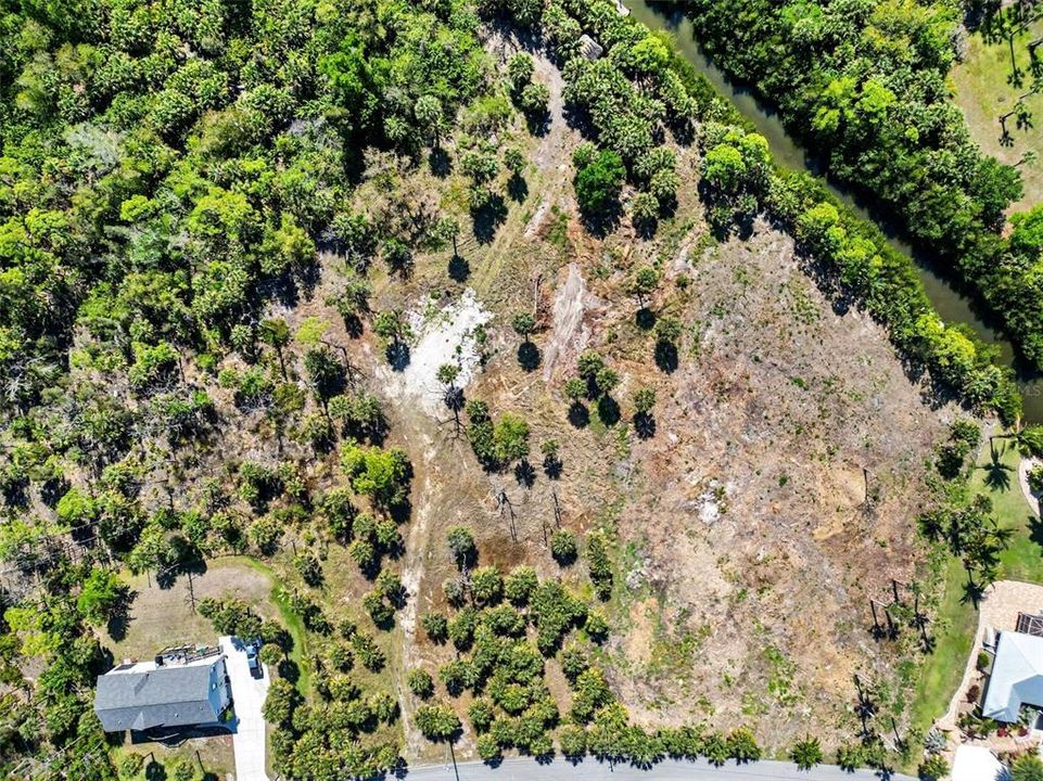 待售: $299,900 (1.64 acres)
