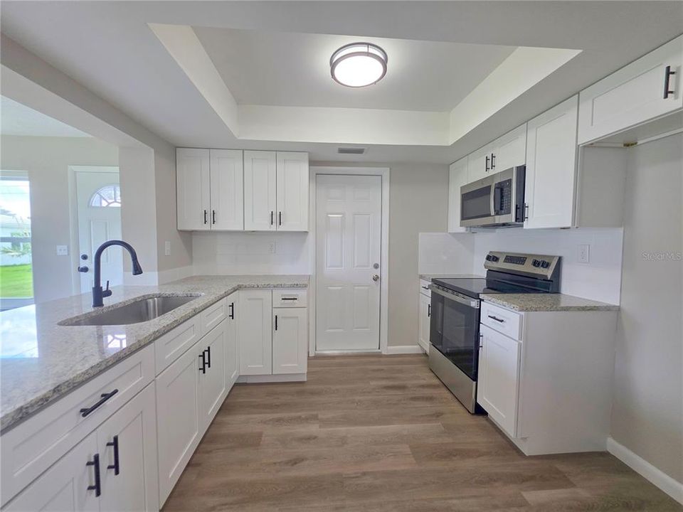 For Sale: $270,000 (2 beds, 1 baths, 1023 Square Feet)