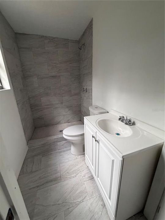На продажу: $177,000 (2 спален, 1 ванн, 825 Квадратных фут)