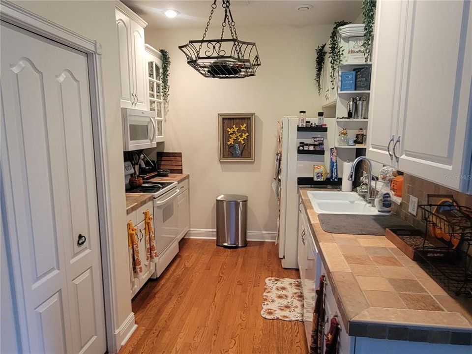 En Venta: $439,900 (3 camas, 3 baños, 1596 Pies cuadrados)