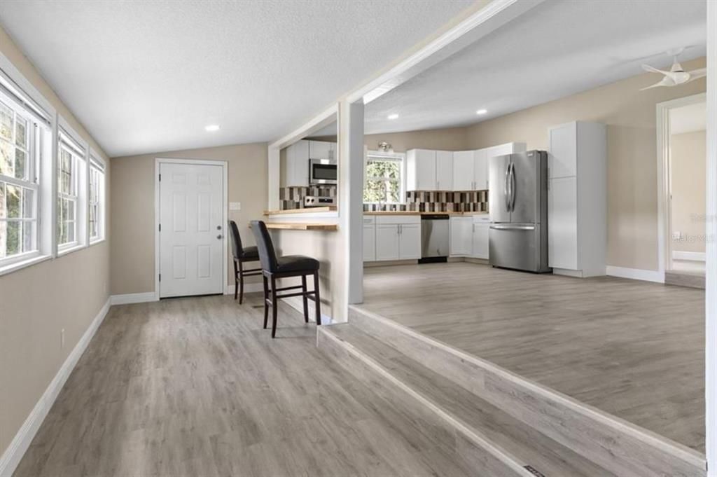 For Sale: $239,900 (2 beds, 2 baths, 1338 Square Feet)