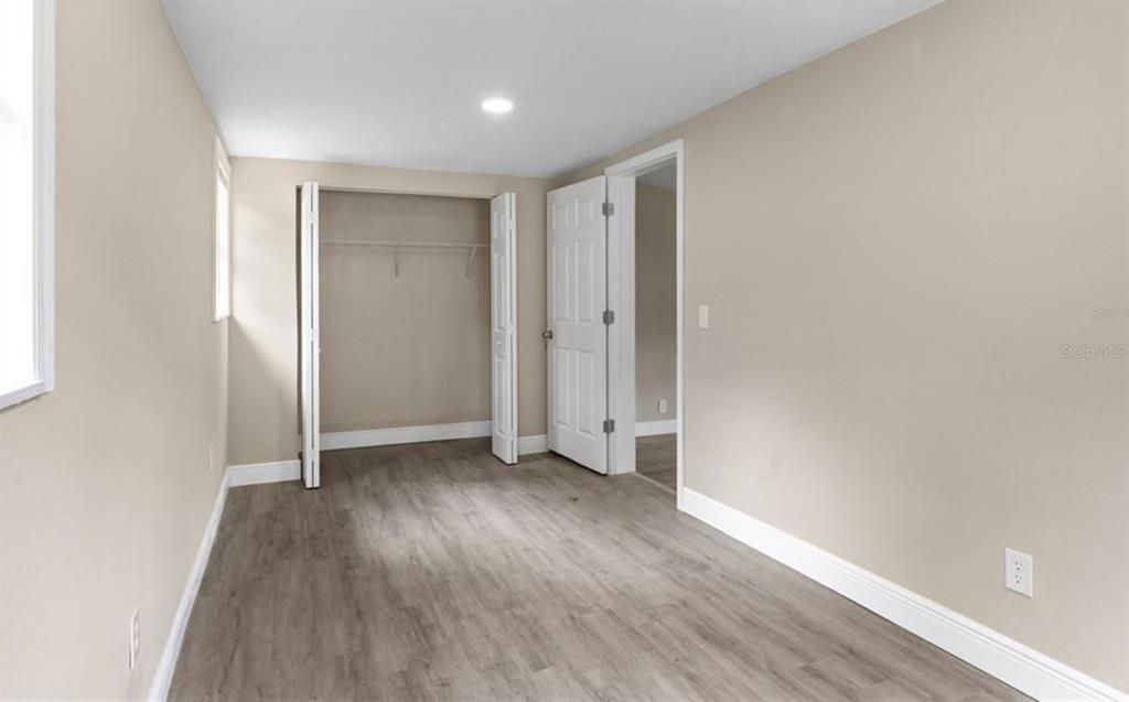 For Sale: $239,900 (2 beds, 2 baths, 1338 Square Feet)