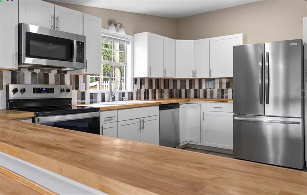 For Sale: $239,900 (2 beds, 2 baths, 1338 Square Feet)