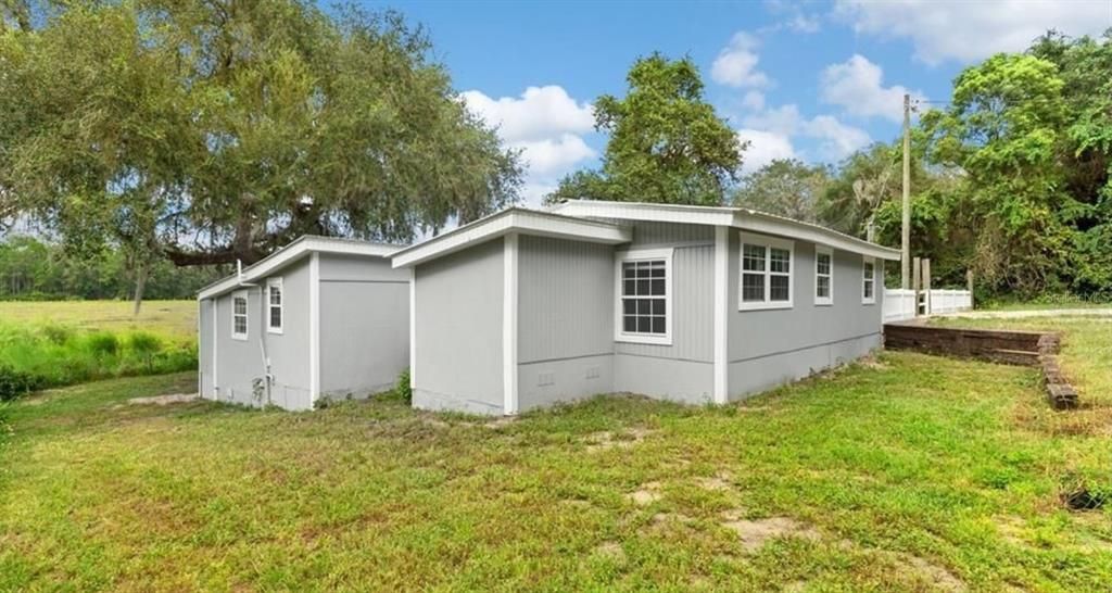 For Sale: $239,900 (2 beds, 2 baths, 1338 Square Feet)