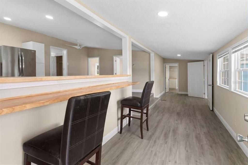 For Sale: $239,900 (2 beds, 2 baths, 1338 Square Feet)