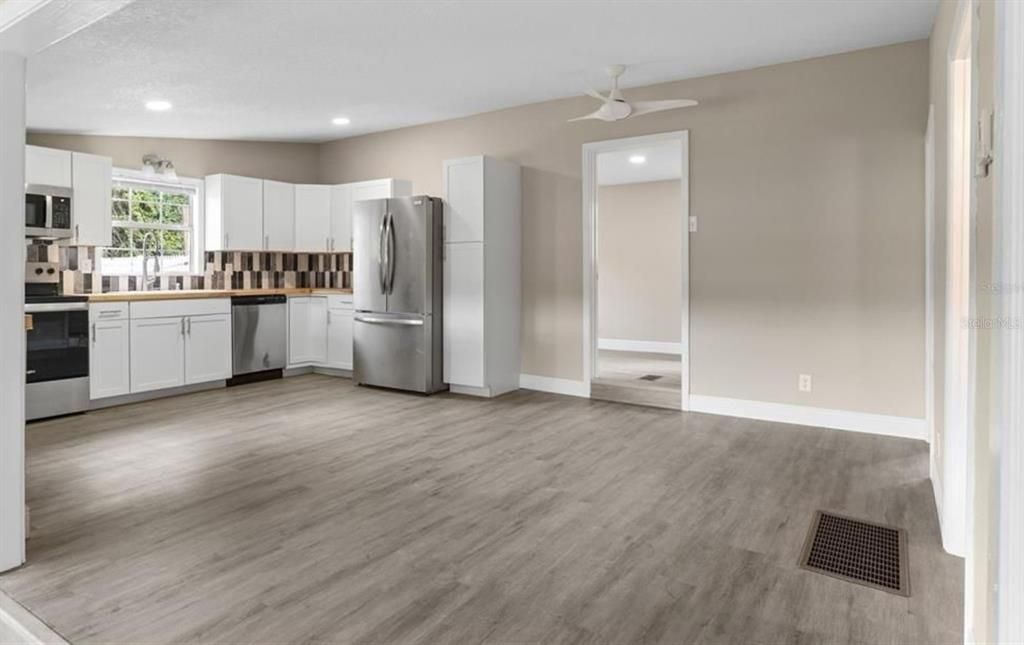 For Sale: $239,900 (2 beds, 2 baths, 1338 Square Feet)