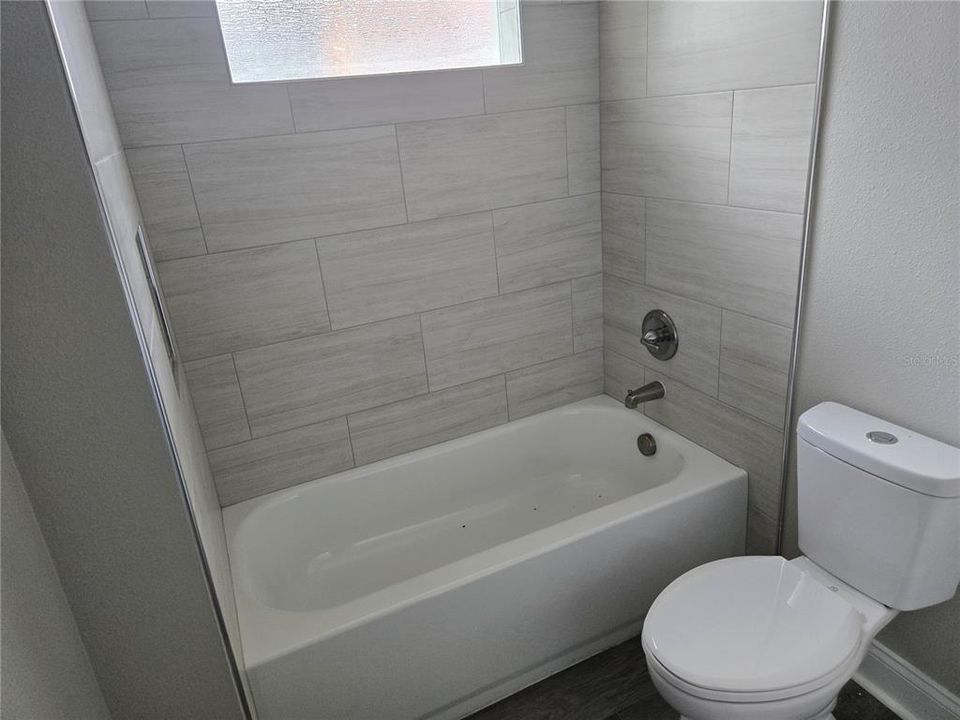 В аренду: $2,400 (4 спален, 3 ванн, 1683 Квадратных фут)