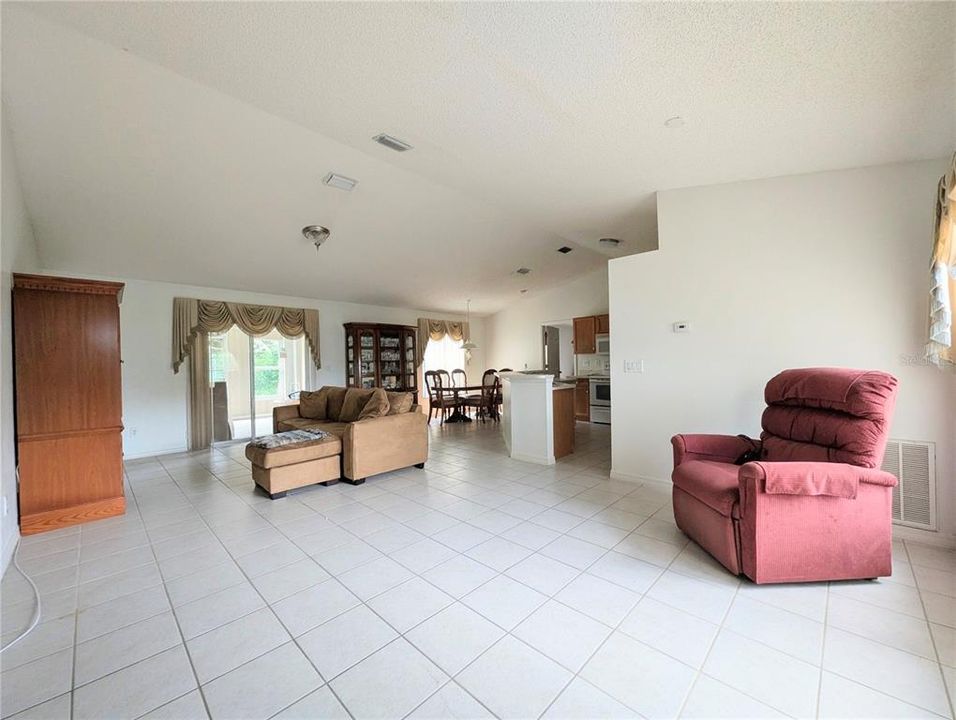 For Sale: $315,000 (3 beds, 2 baths, 1404 Square Feet)