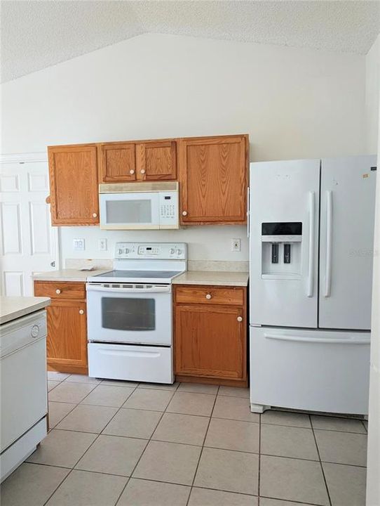 For Sale: $315,000 (3 beds, 2 baths, 1404 Square Feet)