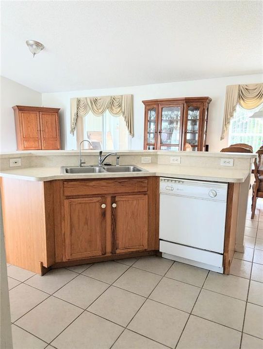 For Sale: $315,000 (3 beds, 2 baths, 1404 Square Feet)