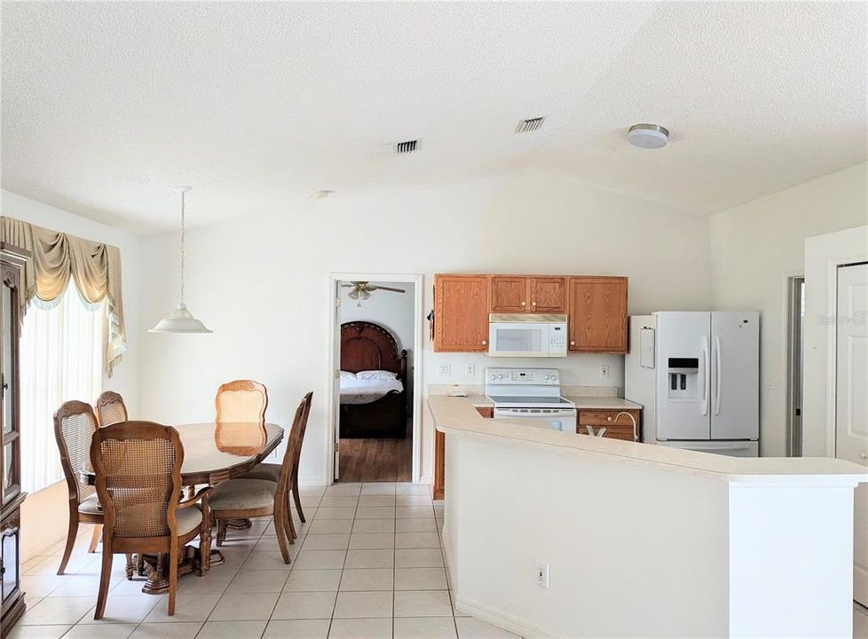 For Sale: $315,000 (3 beds, 2 baths, 1404 Square Feet)