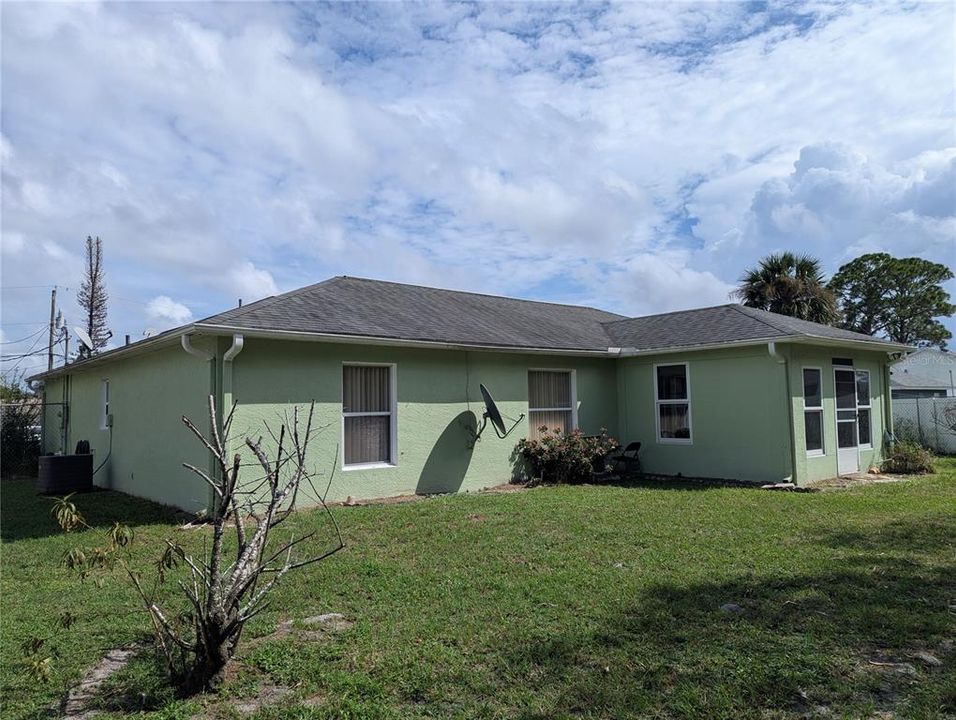 For Sale: $315,000 (3 beds, 2 baths, 1404 Square Feet)