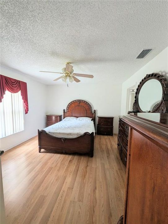 For Sale: $315,000 (3 beds, 2 baths, 1404 Square Feet)