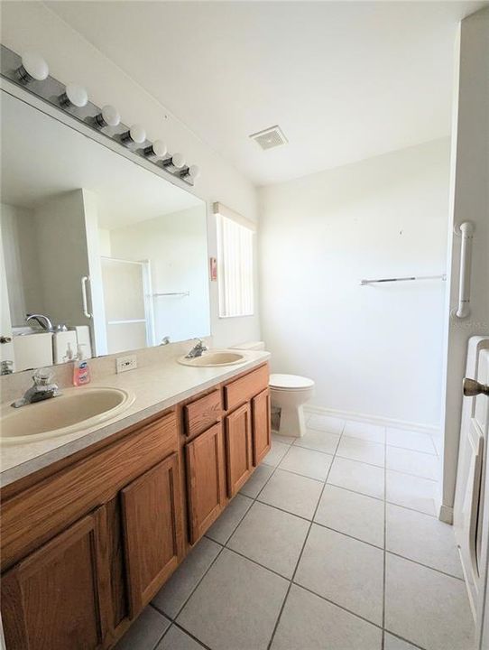 For Sale: $315,000 (3 beds, 2 baths, 1404 Square Feet)