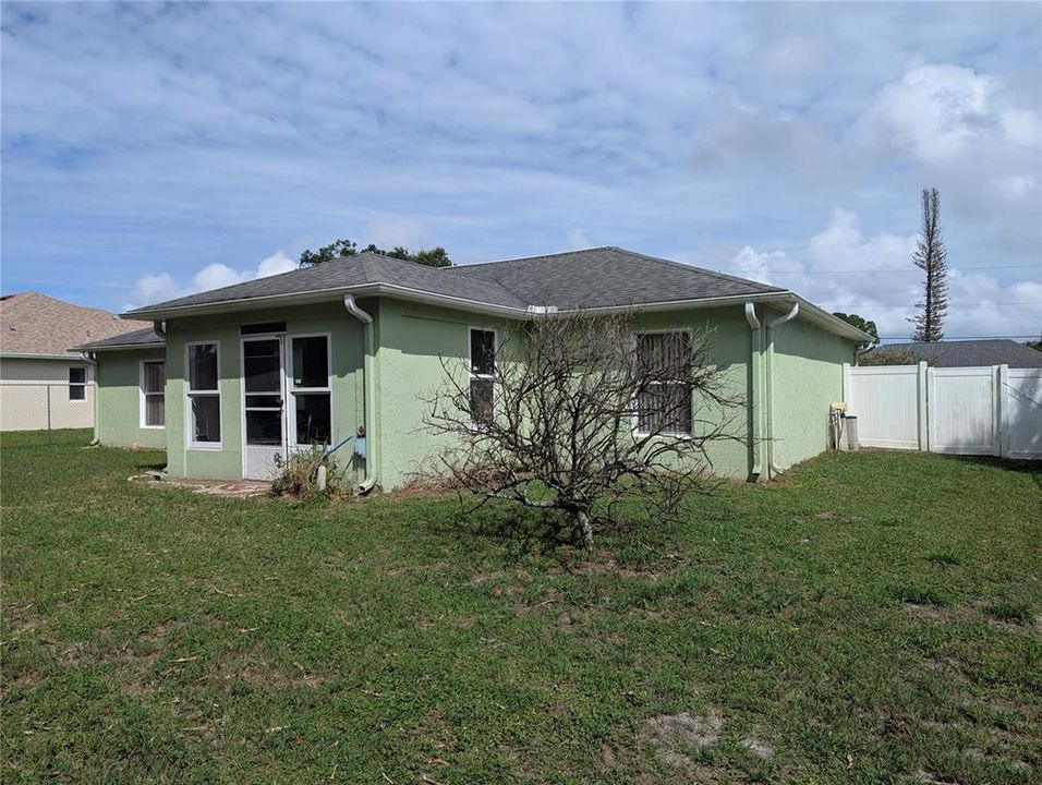 For Sale: $315,000 (3 beds, 2 baths, 1404 Square Feet)