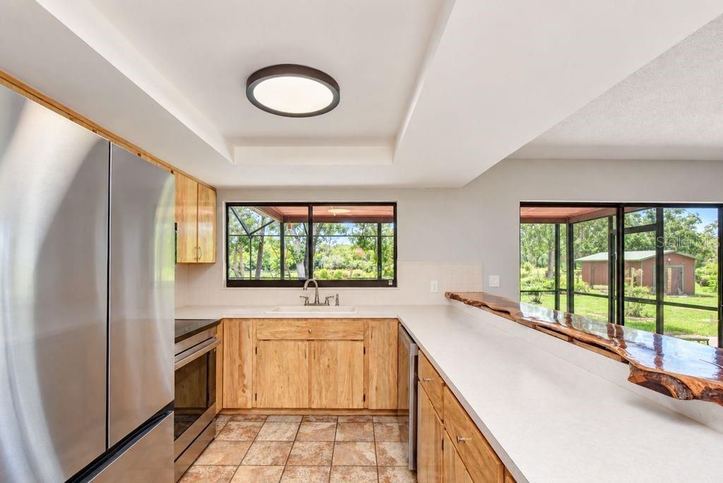 На продажу: $645,000 (3 спален, 2 ванн, 1936 Квадратных фут)