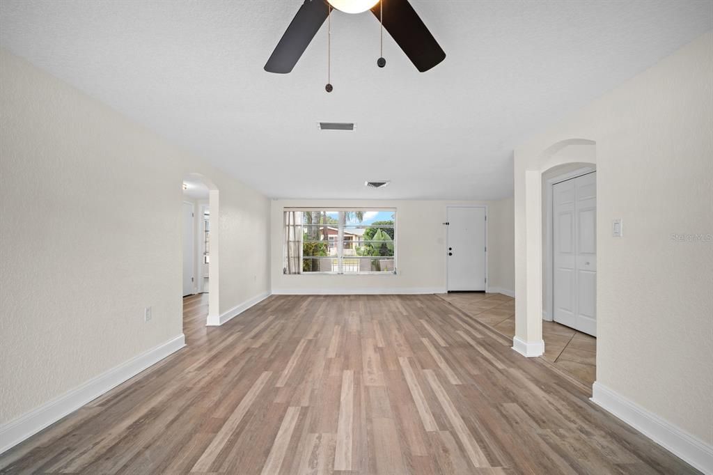For Sale: $265,000 (3 beds, 2 baths, 1442 Square Feet)