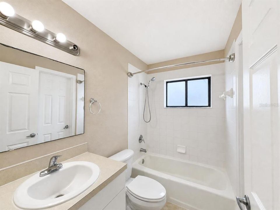 For Rent: $1,450 (2 beds, 1 baths, 960 Square Feet)