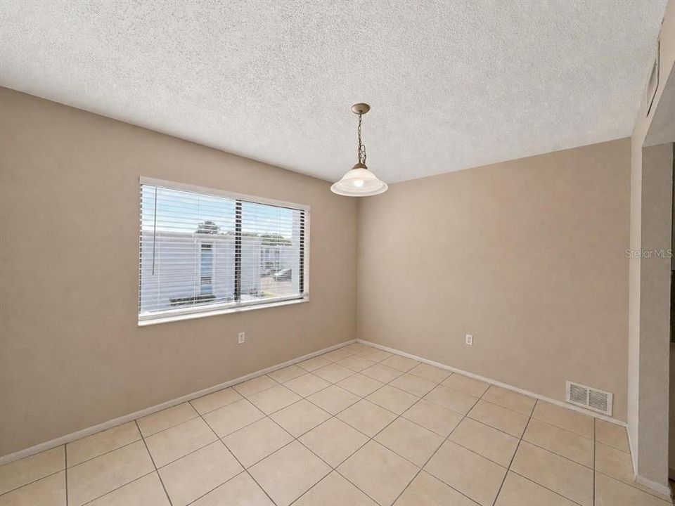 For Rent: $1,450 (2 beds, 1 baths, 960 Square Feet)
