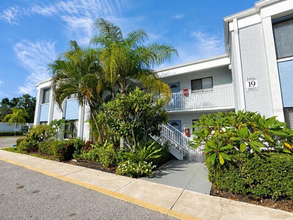 For Rent: $1,450 (2 beds, 1 baths, 960 Square Feet)