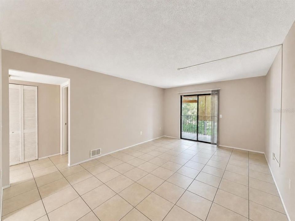 For Rent: $1,450 (2 beds, 1 baths, 960 Square Feet)