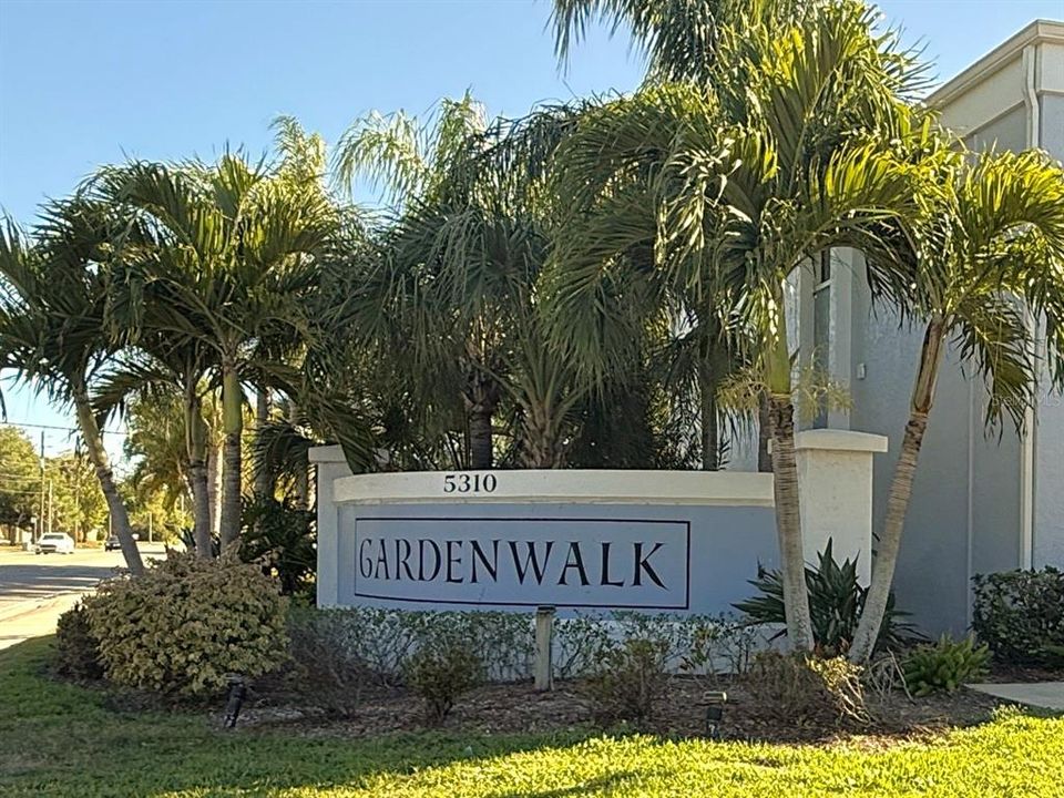 For Rent: $1,450 (2 beds, 1 baths, 960 Square Feet)
