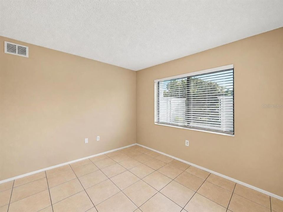 For Rent: $1,450 (2 beds, 1 baths, 960 Square Feet)