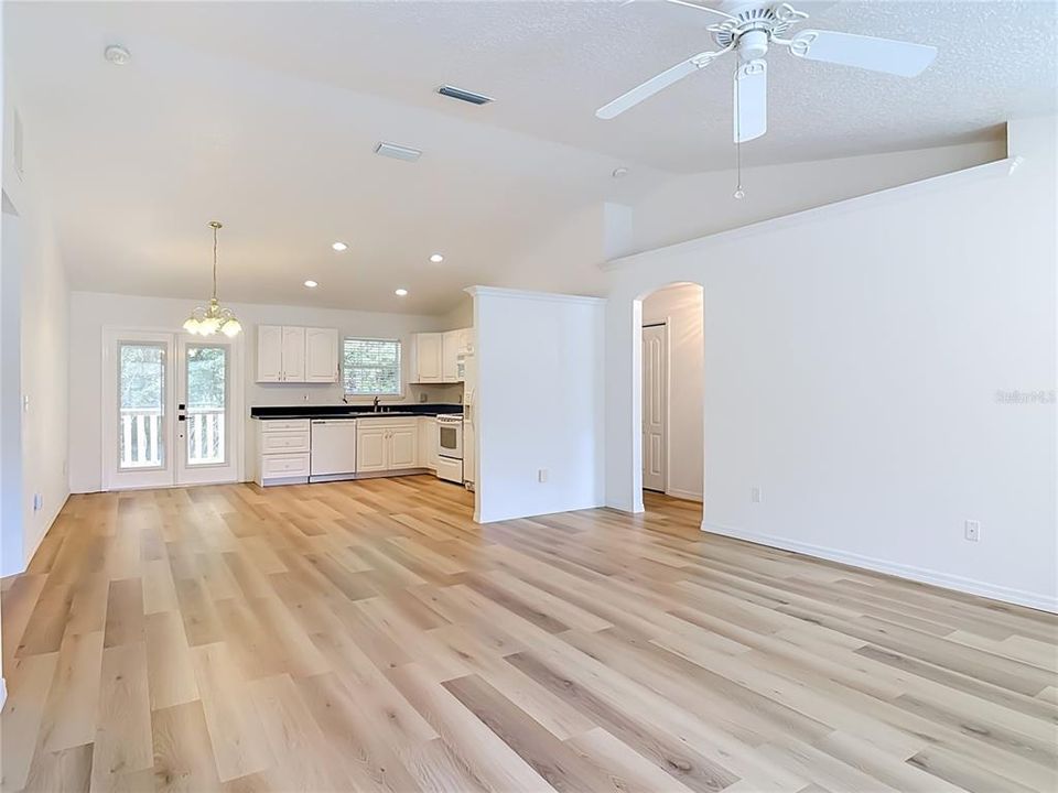 En Venta: $294,900 (3 camas, 2 baños, 1236 Pies cuadrados)