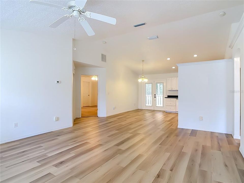 En Venta: $294,900 (3 camas, 2 baños, 1236 Pies cuadrados)