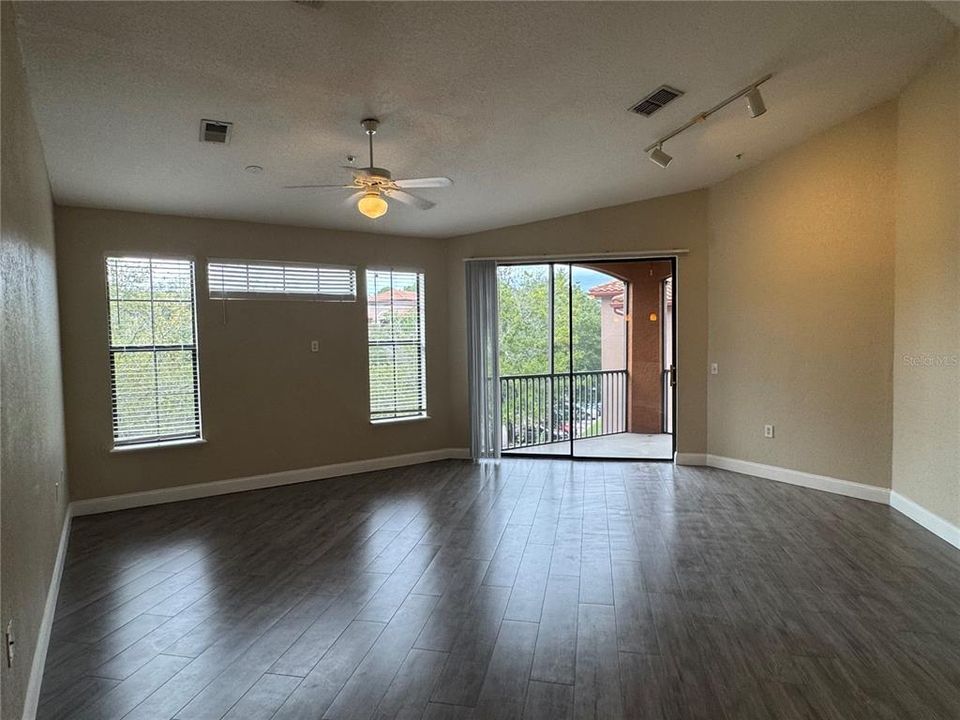 For Rent: $1,650 (2 beds, 2 baths, 1138 Square Feet)