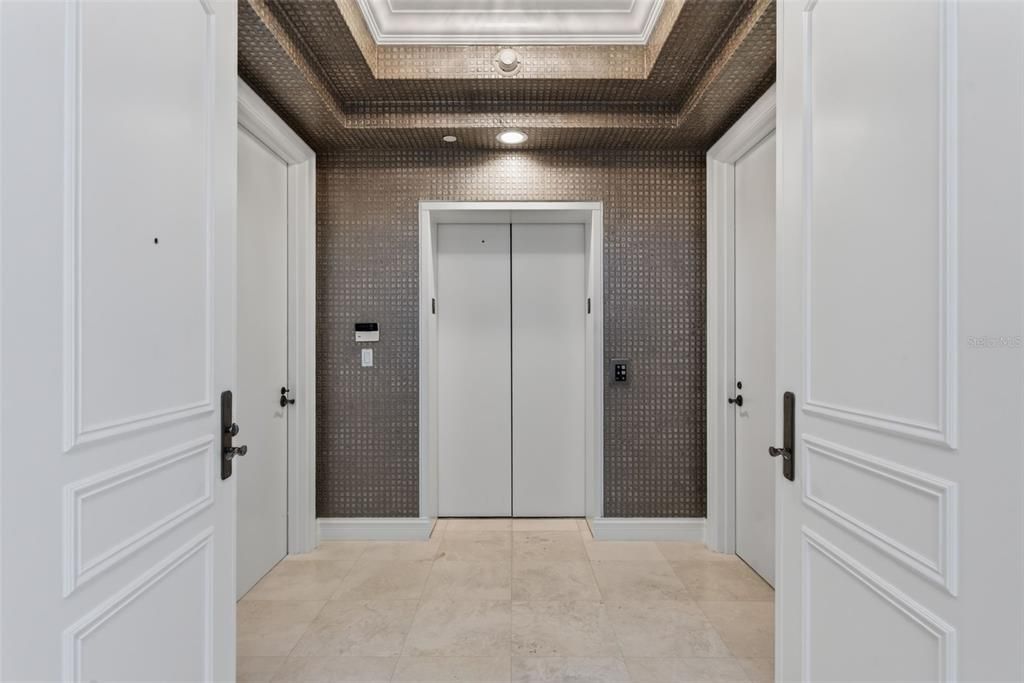 En Venta: $4,100,000 (3 camas, 3 baños, 3800 Pies cuadrados)