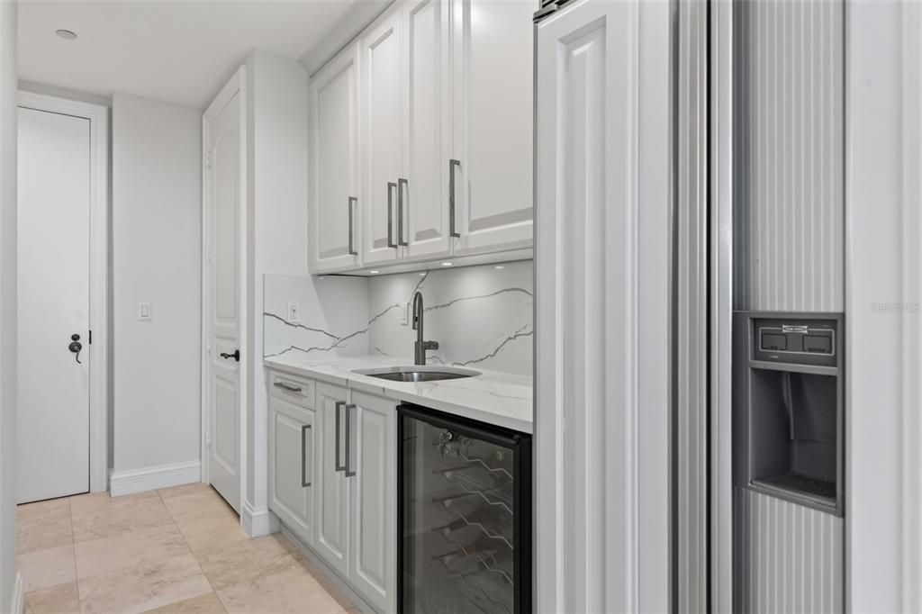 En Venta: $4,100,000 (3 camas, 3 baños, 3800 Pies cuadrados)