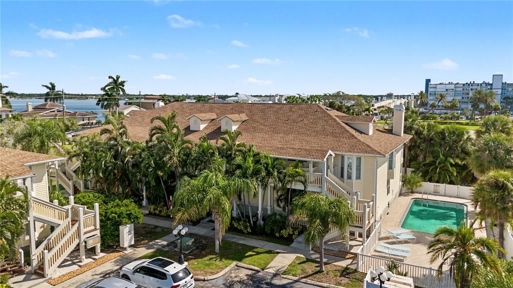 For Sale: $300,000 (2 beds, 2 baths, 1080 Square Feet)