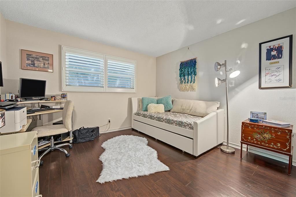 For Sale: $300,000 (2 beds, 2 baths, 1080 Square Feet)