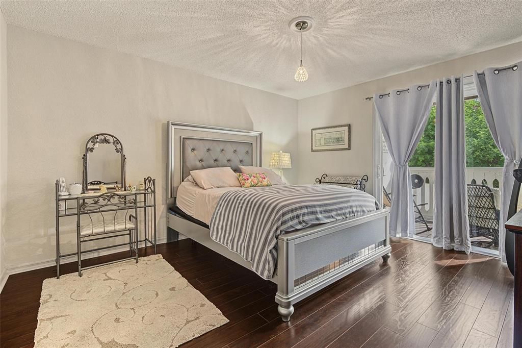 For Sale: $300,000 (2 beds, 2 baths, 1080 Square Feet)