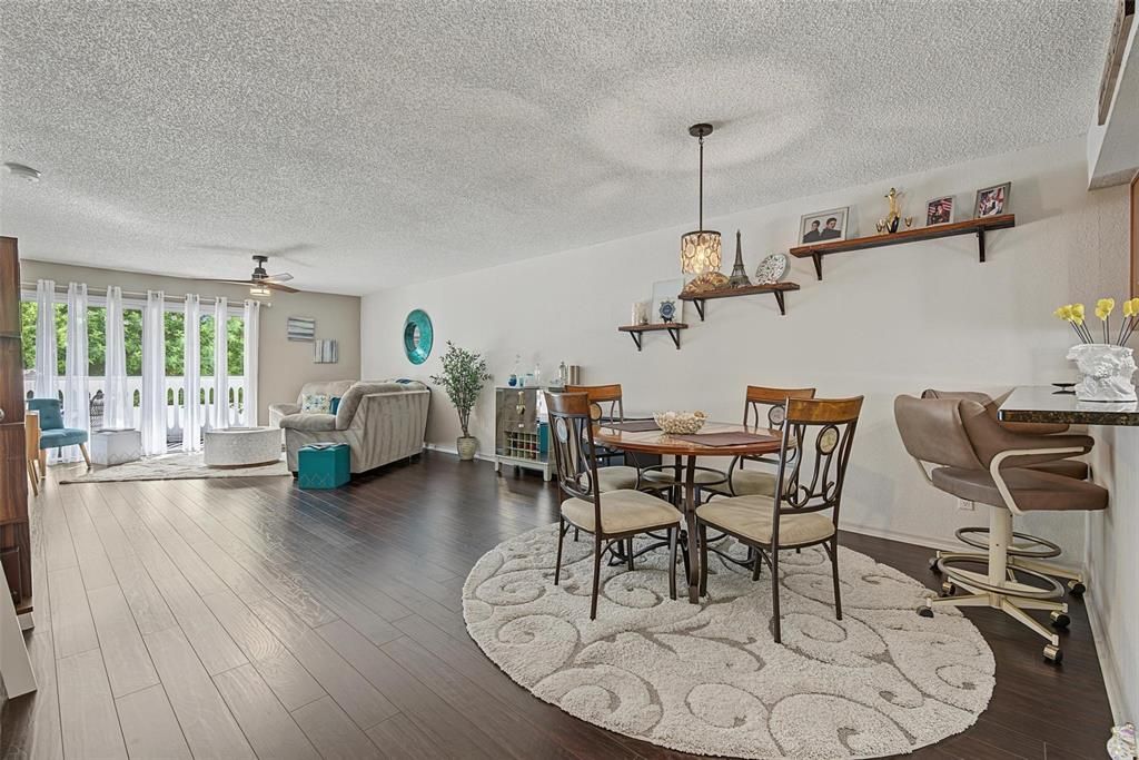 For Sale: $300,000 (2 beds, 2 baths, 1080 Square Feet)
