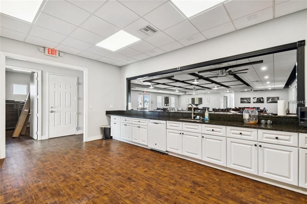 На продажу: $127,999 (0.13 acres)