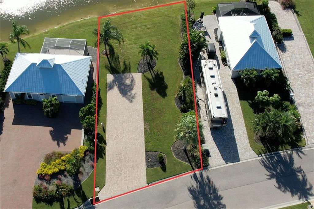 На продажу: $127,999 (0.13 acres)