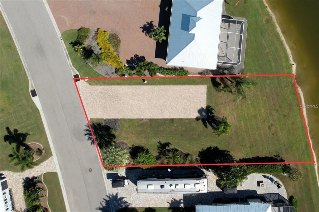 На продажу: $127,999 (0.13 acres)