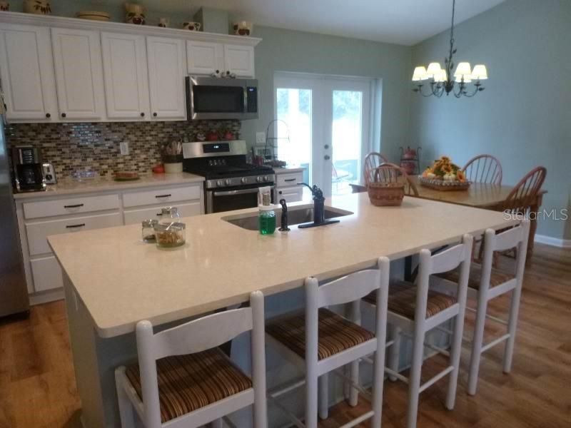 En Venta: $650,000 (3 camas, 2 baños, 1560 Pies cuadrados)