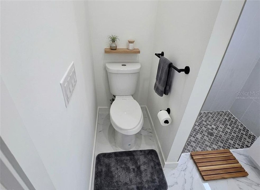 На продажу: $420,000 (4 спален, 3 ванн, 1904 Квадратных фут)
