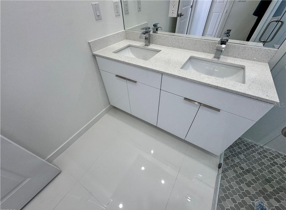 На продажу: $420,000 (4 спален, 3 ванн, 1904 Квадратных фут)