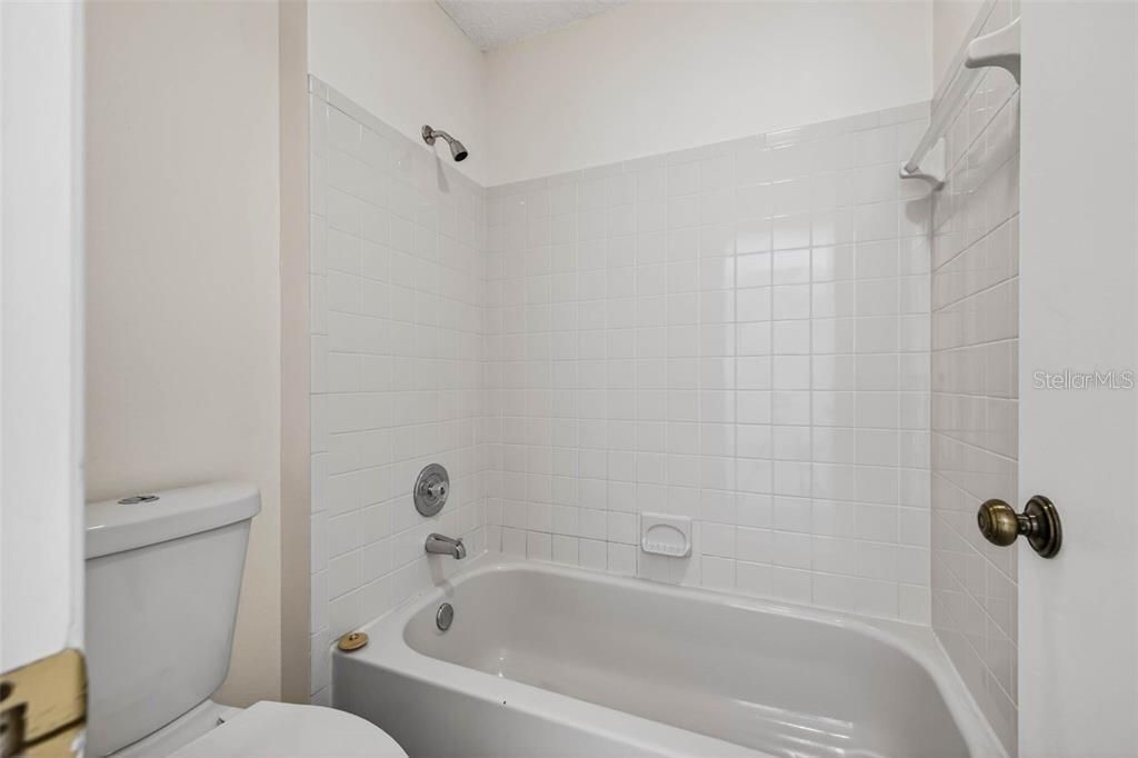 На продажу: $299,900 (2 спален, 2 ванн, 1210 Квадратных фут)