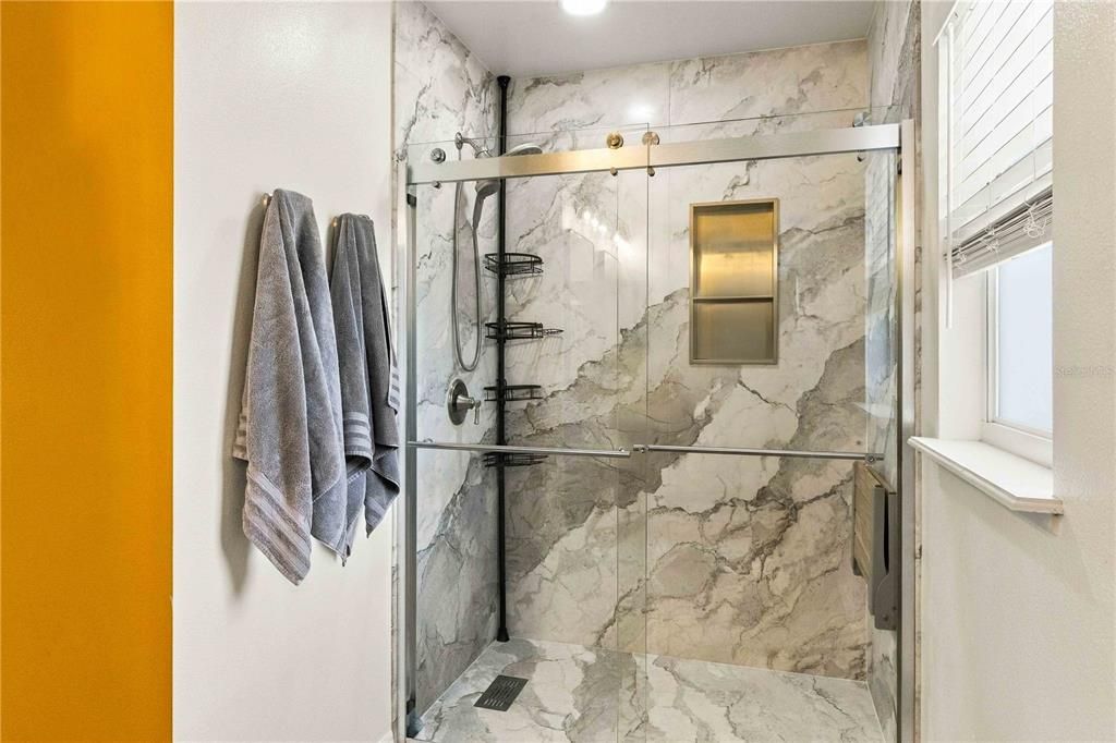 En Venta: $399,900 (4 camas, 2 baños, 2120 Pies cuadrados)