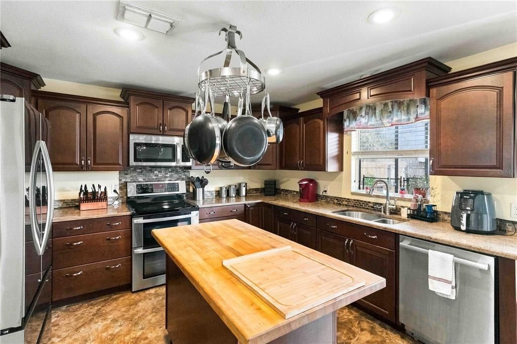 En Venta: $399,900 (4 camas, 2 baños, 2120 Pies cuadrados)