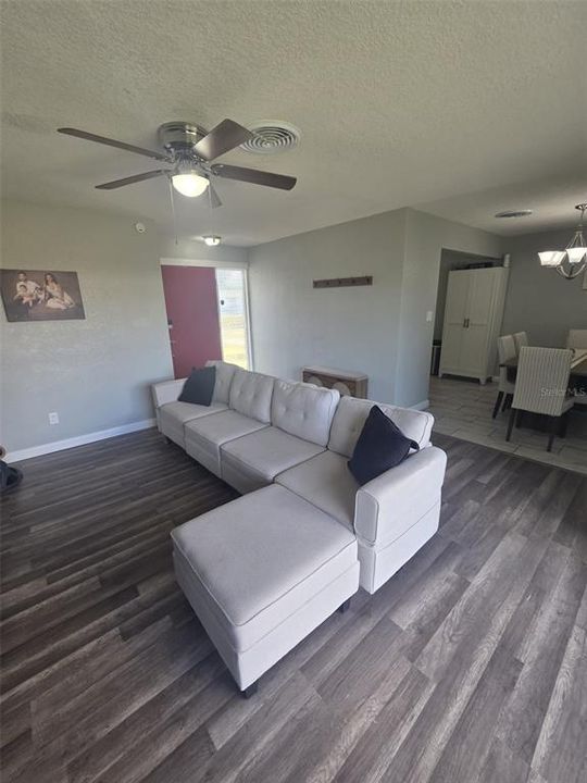 En Venta: $268,900 (3 camas, 2 baños, 1165 Pies cuadrados)