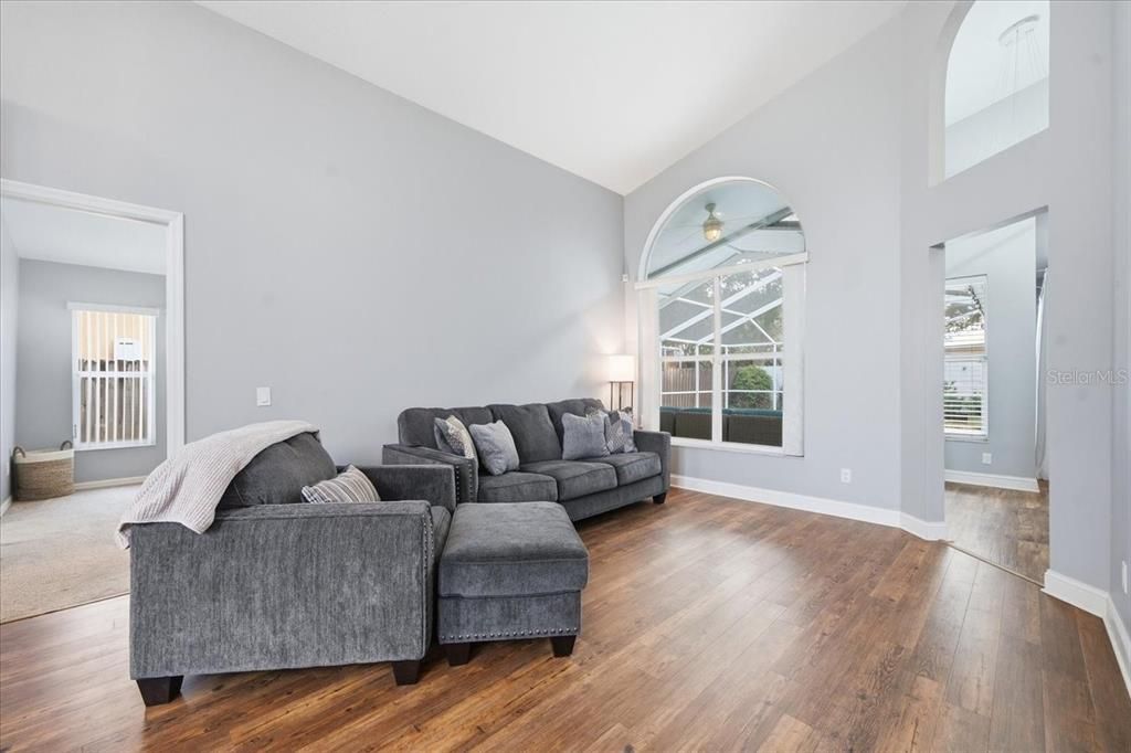 En Venta: $474,000 (4 camas, 3 baños, 1942 Pies cuadrados)